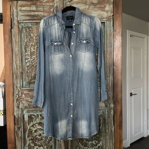Heyson lightweight stressed button-down denim dress. Small. NWOT.